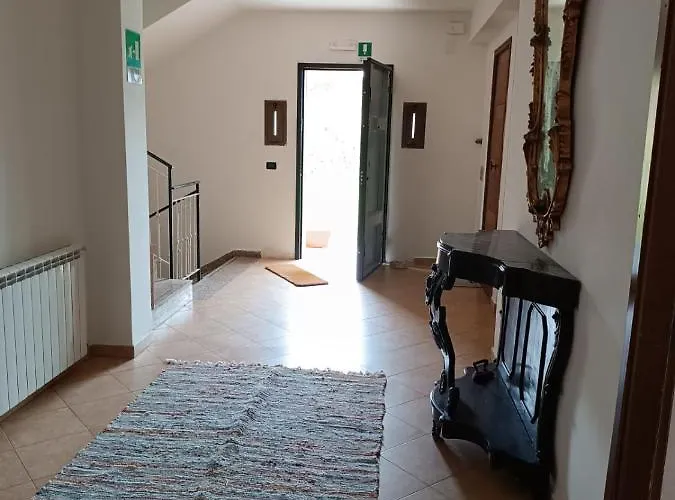 Sant'anna In Oliveta Biologica Con Vista Sullo Stretto Di Messina